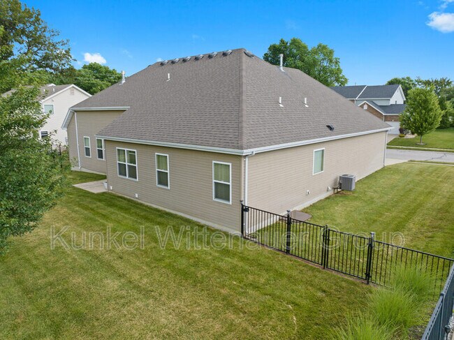 Building Photo - 105 Forest Oaks Dr