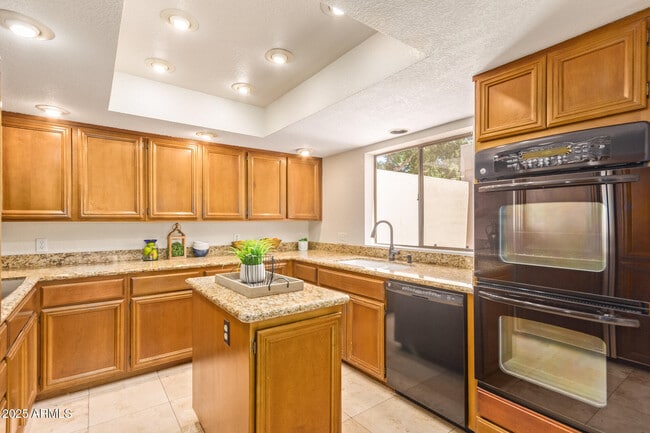 Building Photo - 5443 N 25th St