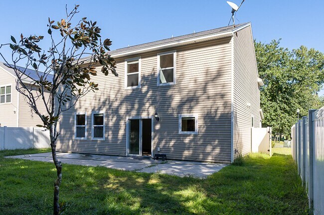 Building Photo - Four Bedroom in Shadow Moss