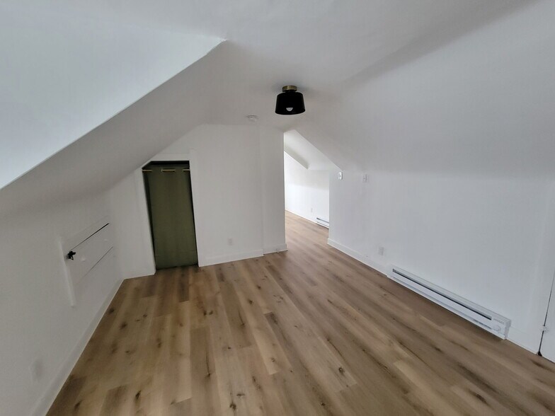 Living room - 1276 W 89th St