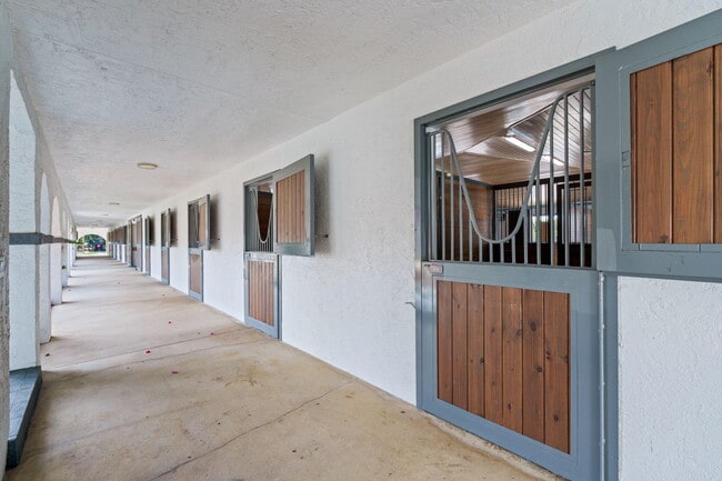 Building Photo - 13155 Southfields Rd