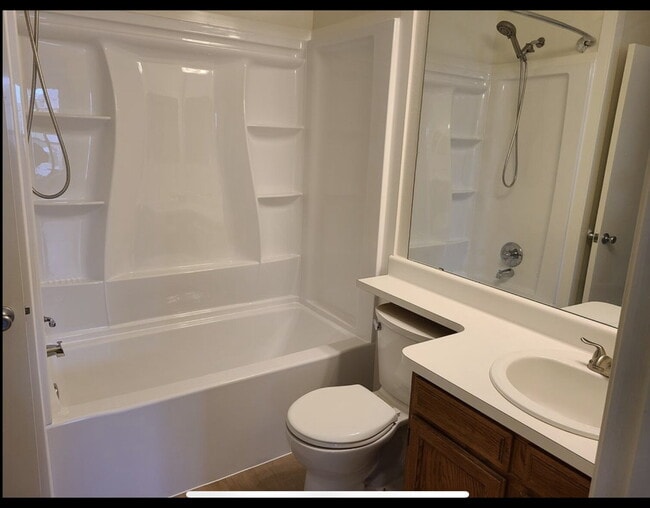 Building Photo - Wonderful 2 Bed, 1.5 Bath Townhouse with Fireplace + Community Pool