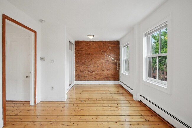 Building Photo - 224 8th St