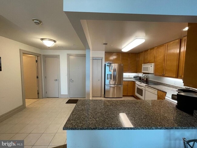 Building Photo - 717 S Christopher Columbus Blvd