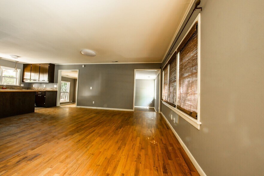 Building Photo - 1627 Oakland Ave