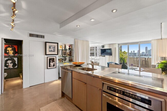 Building Photo - 5 Island Ave