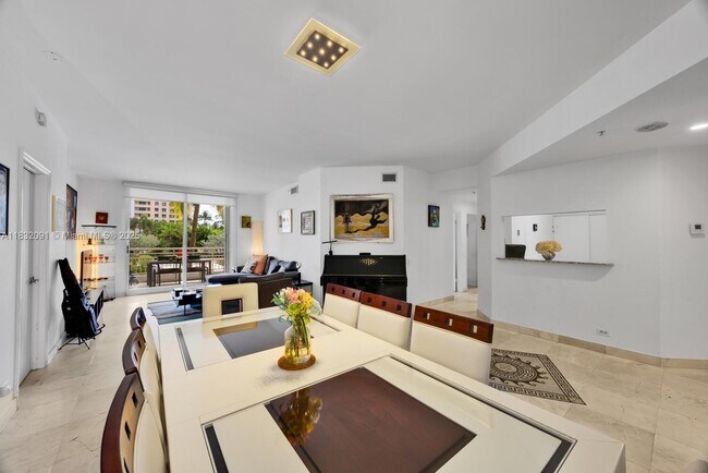 Building Photo - 888 Brickell Key Dr