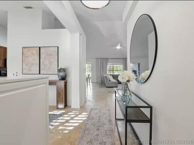 Building Photo - 2473 SE Sidonia St