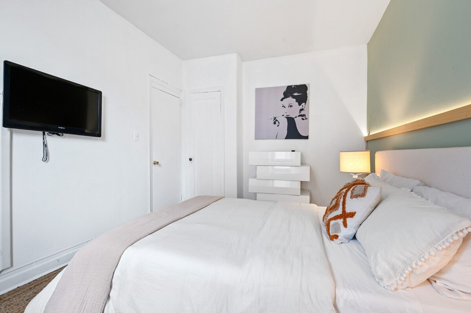 Building Photo - 400 W 47th St