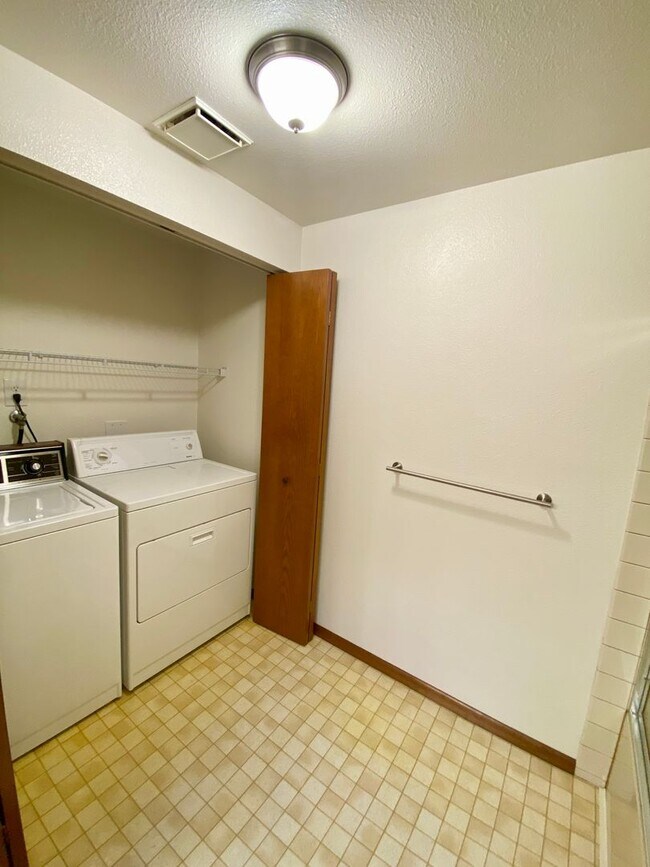 Building Photo - 1324 Boise St