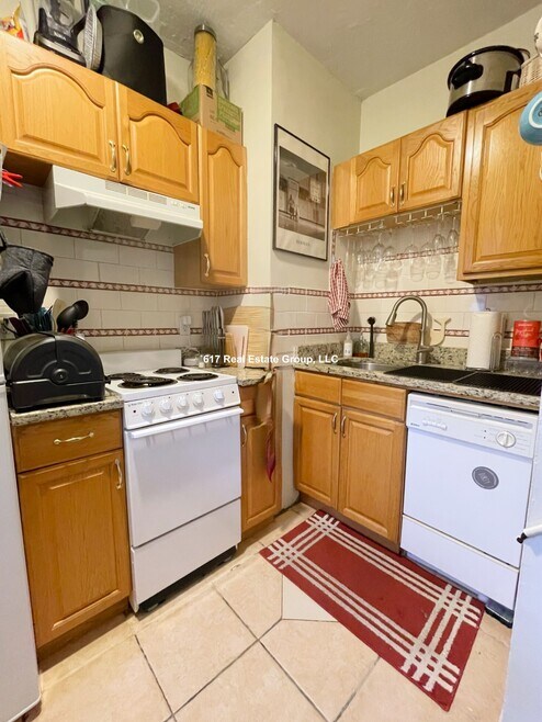 Building Photo - 208 Winthrop Rd