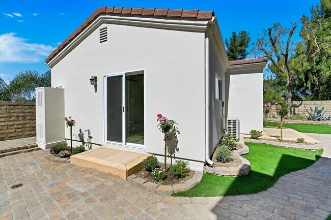 Building Photo - RENT DROP & 50% Off 1st Mo.! New 1 Bed + Flex Rm & 2 Bath ADU – Agoura Hills | 800 Sq Ft