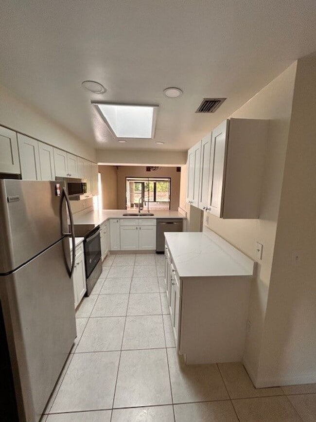 Building Photo - 50% of First Month Rent!  Newly renovated ...