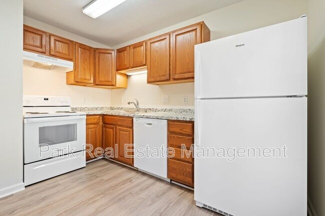 Building Photo - 121 Westview Dr