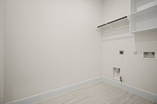 Building Photo - 929 Wormwood Dr