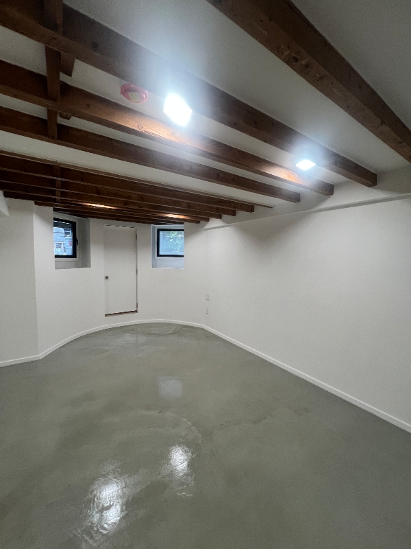 Building Photo - 68-33 64th Pl