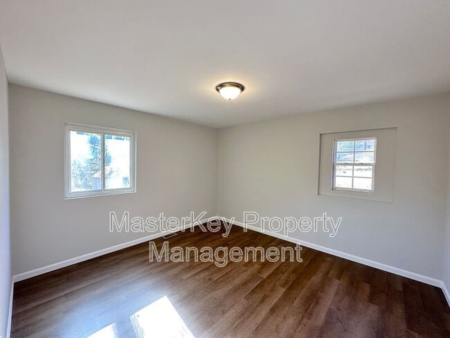 Building Photo - 2406 Quincy St