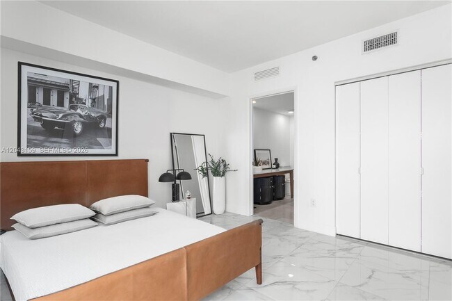 Building Photo - 465 Brickell Ave