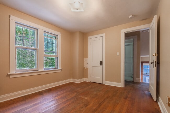 Building Photo - 2642 Kendall Avenue