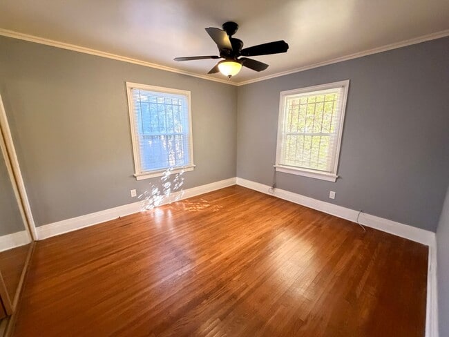 Building Photo - 2 Bed 1 Bath Available Now!