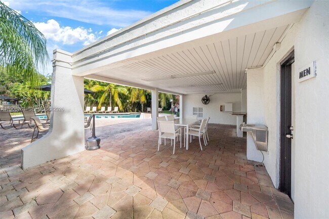 Building Photo - 2160 SW 16th Ave