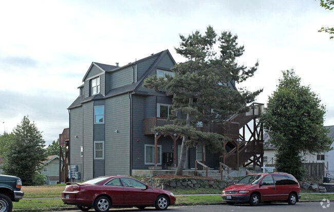 Primary Photo - Victorian Manor Apartments