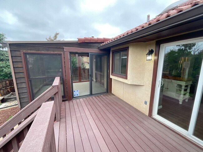 Building Photo - 3 Bedroom Home Available Near Research Pkw...