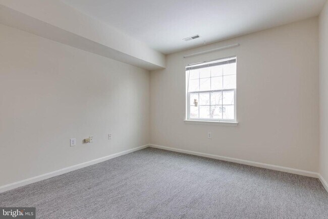 Building Photo - 8399 Montgomery Run Rd