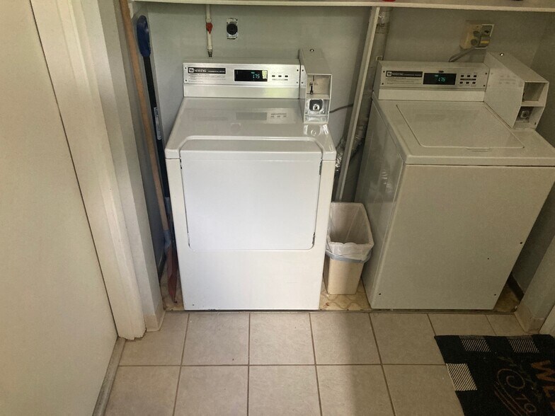 laundry - 422 N 1st St