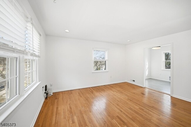 Building Photo - 76 Mt Kemble Ave