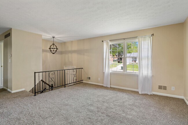 Building Photo - 12506 Liveoak Dr