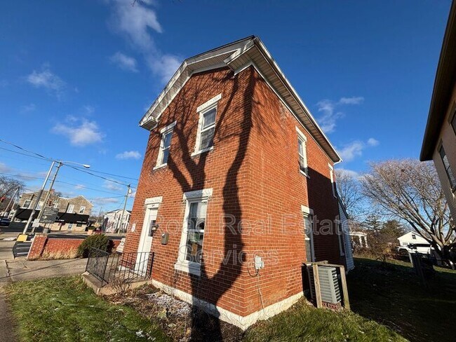 Building Photo - 8 S 1st St