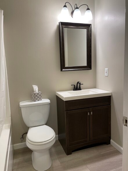 Full Bathroom 1 - 1277 Tallberry Dr