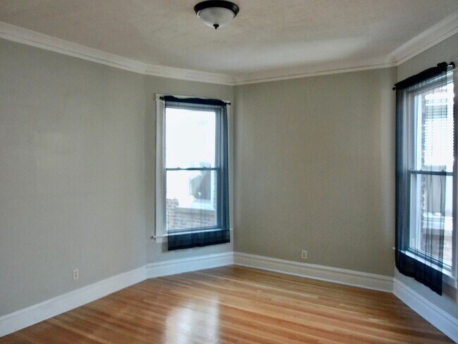 Building Photo - 3918 W Van Buren St