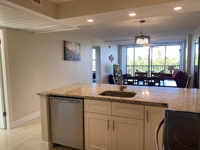 Building Photo - 13 Royal Palm Way
