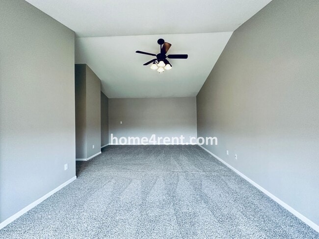 Building Photo - 8719 Dunraven St