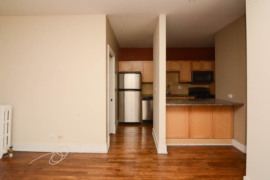 Building Photo - 726 W Addison St