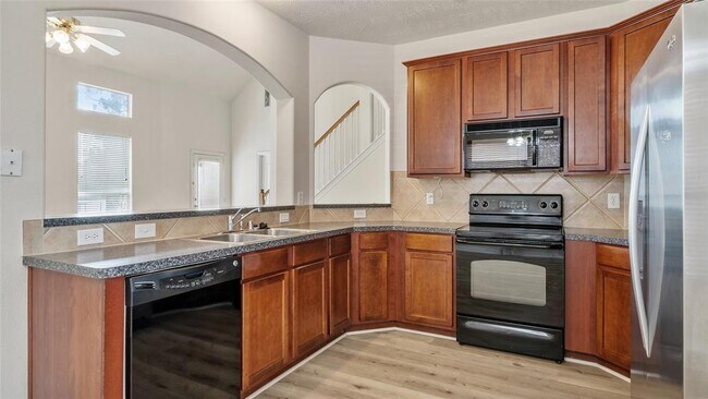 Building Photo - 9219 E Lakeside Dr