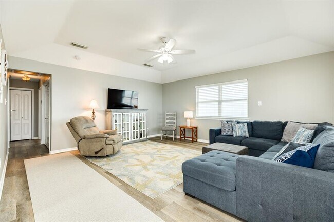 Building Photo - 23012 Verano Dr