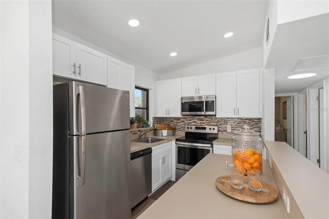 Building Photo - 676 Orangewood Dr