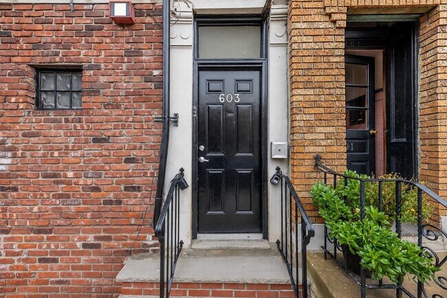 Building Photo - 603 Adams St