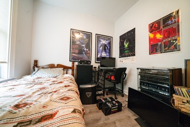 Building Photo - 137 Centre St