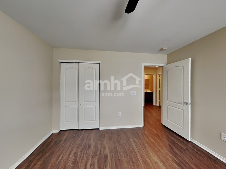 Building Photo - 427 Bougainvillea Ct