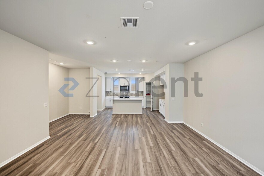Building Photo - Unit