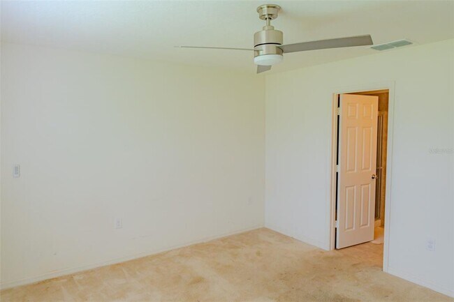 Building Photo - 275 Lake Lucerne Way
