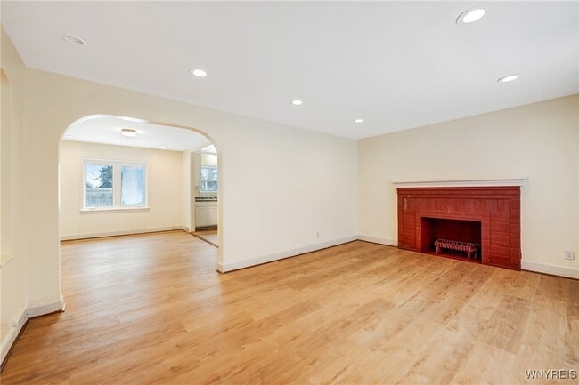 Building Photo - 321 Eggert Rd