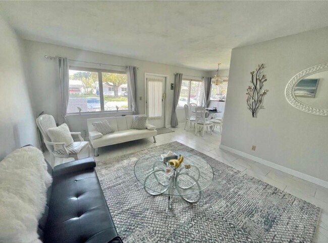 Building Photo - 1920 NE 51st Ct