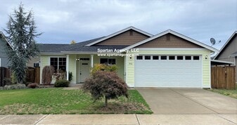 Building Photo - 912 Grinnell Ave SW