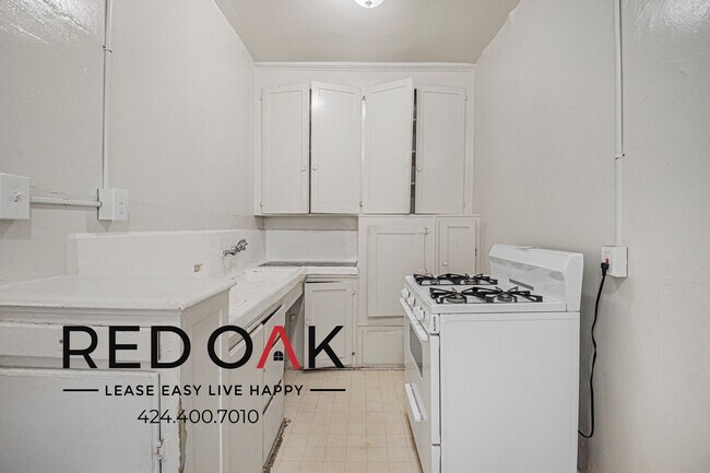 Building Photo - 746 S Coronado St