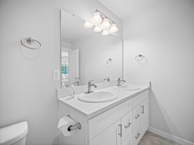 Building Photo - 3-Bedroom Home with Private Garage and Fen...